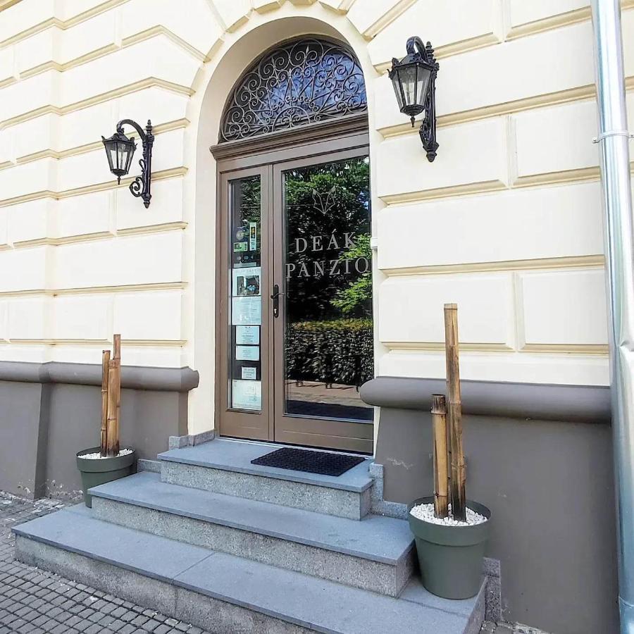 Bed and Breakfast Deák Panzió Nagykoros Exterior foto